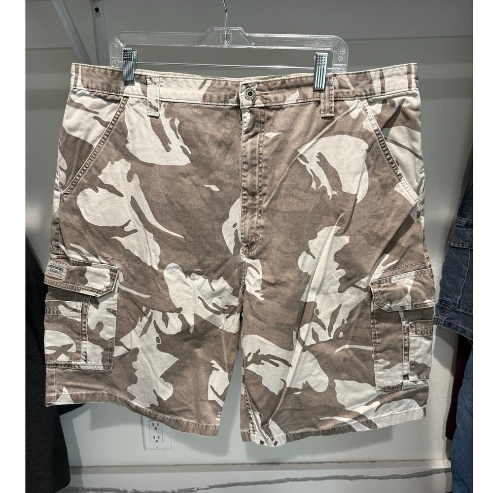 Vintage Wrangler Men's Camo Shorts 9" inseam Size 40 White Brown Camouflage
